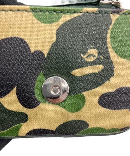 A BATHING APE（ア ベイシング エイプ）A BATHING APE (ア ベイシング エイプ) ミニショルダーバッグ グリーン×ベージュの古着・服飾アイテム