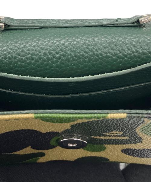 A BATHING APE（ア ベイシング エイプ）A BATHING APE (ア ベイシング エイプ) ミニショルダーバッグ グリーン×ベージュの古着・服飾アイテム