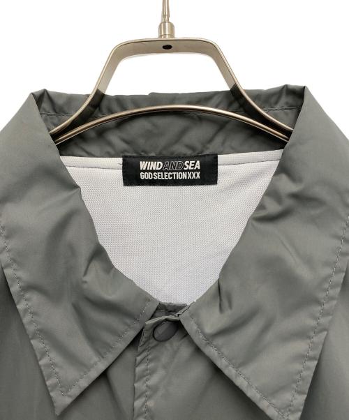 WIND AND SEA（ウィンダンシー）WIND AND SEA (ウィンダンシー) GOD SELECTION XXX (ゴッド セレクション トリプルエックス) コーチジャケット グレー サイズ:XLの古着・服飾アイテム
