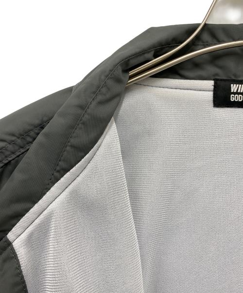 WIND AND SEA（ウィンダンシー）WIND AND SEA (ウィンダンシー) GOD SELECTION XXX (ゴッド セレクション トリプルエックス) コーチジャケット グレー サイズ:XLの古着・服飾アイテム