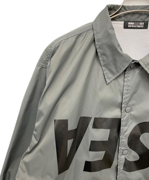 WIND AND SEA（ウィンダンシー）WIND AND SEA (ウィンダンシー) GOD SELECTION XXX (ゴッド セレクション トリプルエックス) コーチジャケット グレー サイズ:XLの古着・服飾アイテム