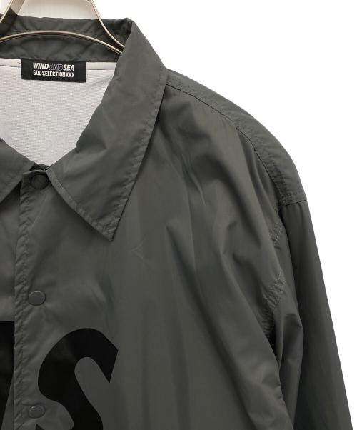 WIND AND SEA（ウィンダンシー）WIND AND SEA (ウィンダンシー) GOD SELECTION XXX (ゴッド セレクション トリプルエックス) コーチジャケット グレー サイズ:XLの古着・服飾アイテム