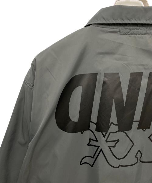 WIND AND SEA（ウィンダンシー）WIND AND SEA (ウィンダンシー) GOD SELECTION XXX (ゴッド セレクション トリプルエックス) コーチジャケット グレー サイズ:XLの古着・服飾アイテム