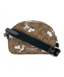 COACH（コーチ）の古着「ショルダーポーチ シグネチャー スヌーピー」｜ブラウン