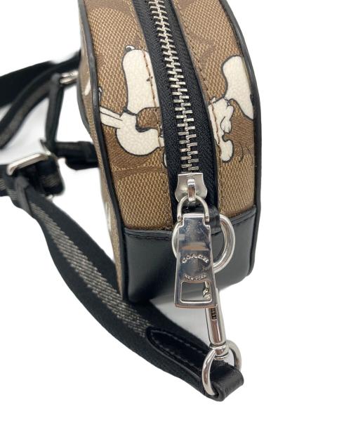 COACH（コーチ）COACH (コーチ) ショルダーポーチ シグネチャー スヌーピー ブラウンの古着・服飾アイテム