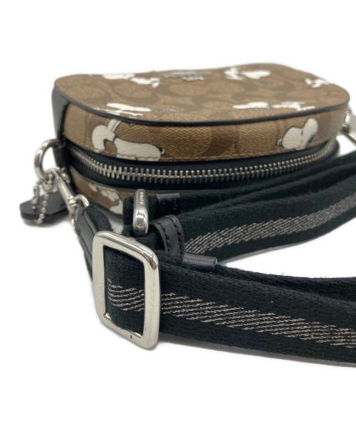 COACH（コーチ）COACH (コーチ) ショルダーポーチ シグネチャー スヌーピー ブラウンの古着・服飾アイテム