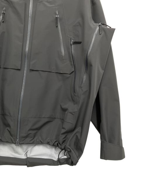 DESCENTE ALLTERRAIN（デザイント オルテライン）DESCENTE ALLTERRAIN (デザイント オルテライン) GORE-TEX JACKET SP(ゴアテックスジャケットSP) グレー サイズ:Mの古着・服飾アイテム