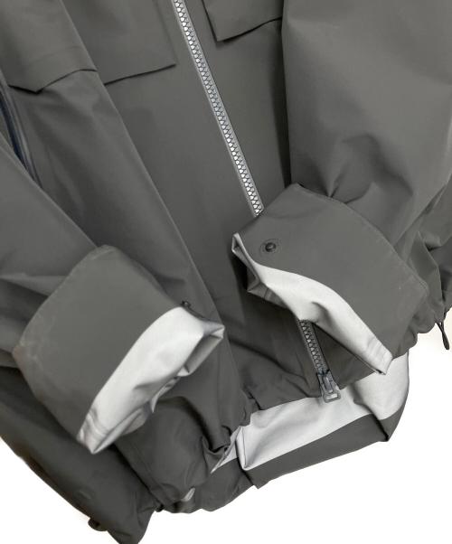 DESCENTE ALLTERRAIN（デザイント オルテライン）DESCENTE ALLTERRAIN (デザイント オルテライン) GORE-TEX JACKET SP(ゴアテックスジャケットSP) グレー サイズ:Mの古着・服飾アイテム