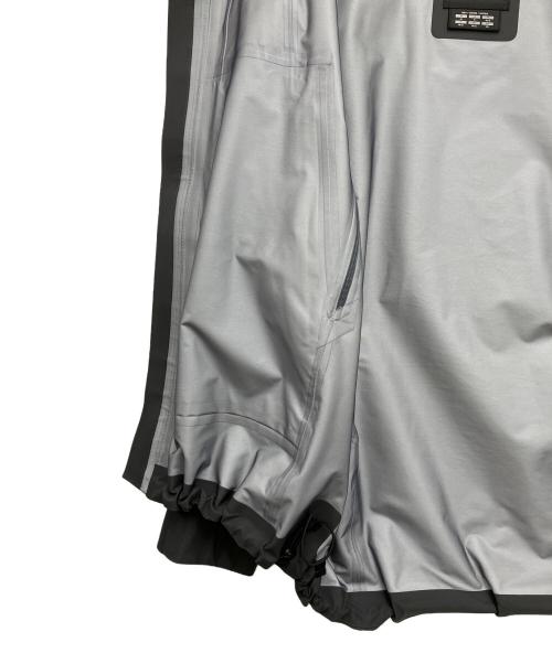 DESCENTE ALLTERRAIN（デザイント オルテライン）DESCENTE ALLTERRAIN (デザイント オルテライン) GORE-TEX JACKET SP(ゴアテックスジャケットSP) グレー サイズ:Mの古着・服飾アイテム