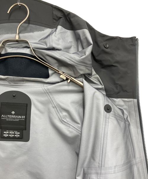 DESCENTE ALLTERRAIN（デザイント オルテライン）DESCENTE ALLTERRAIN (デザイント オルテライン) GORE-TEX JACKET SP(ゴアテックスジャケットSP) グレー サイズ:Mの古着・服飾アイテム