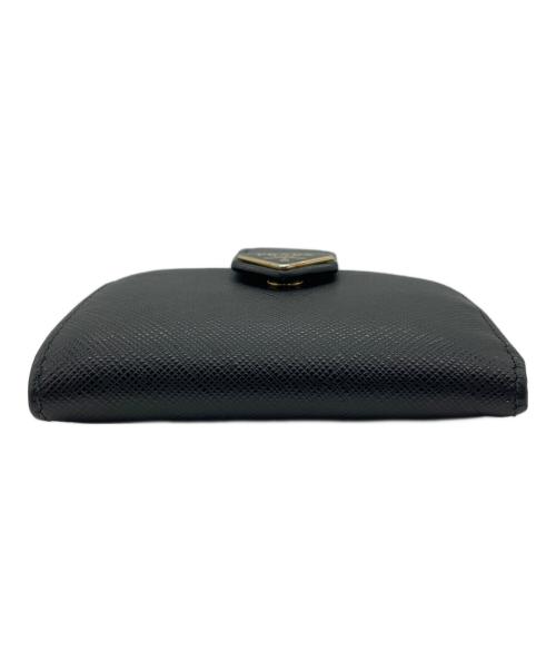 PRADA（プラダ）PRADA (プラダ) コンパクトウォレット サフィアーノ トライアングルロゴ ブラックの古着・服飾アイテム