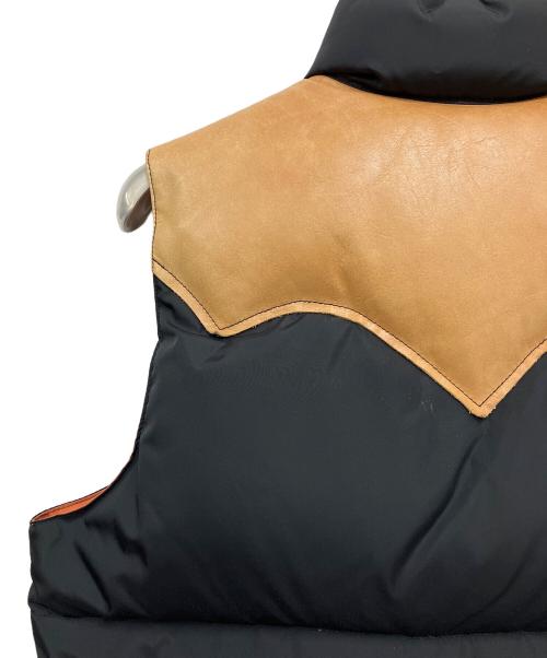 RockyMountainFeatherBed（ロッキーマウンテンフェザーベッド）RockyMountainFeatherBed (ロッキーマウンテンフェザーベッド) BEAMS (ビームス) ダウンベスト ブラック×ブラウン サイズ:38の古着・服飾アイテム