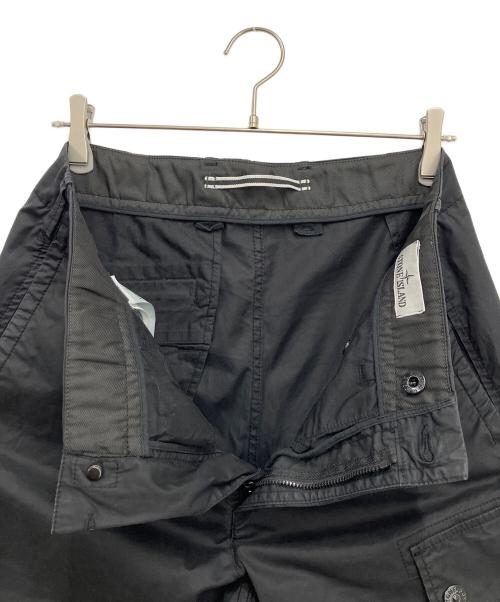 STONE ISLAND（ストーンアイランド）STONE ISLAND (ストーンアイランド) Single Pocket Gabardine Cargo Pant(シングルポケットギャバジンカーゴパンツ) ブラック サイズ:81cmの古着・服飾アイテム