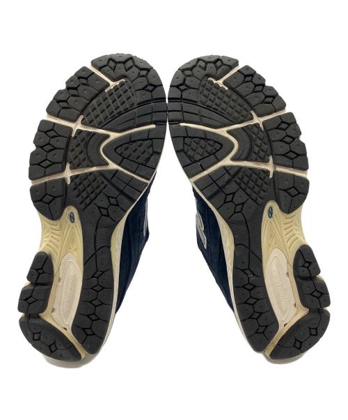 NEW BALANCE（ニューバランス）NEW BALANCE (ニューバランス) M2002RCA ネイビー×ベージュ サイズ:25.5cmの古着・服飾アイテム