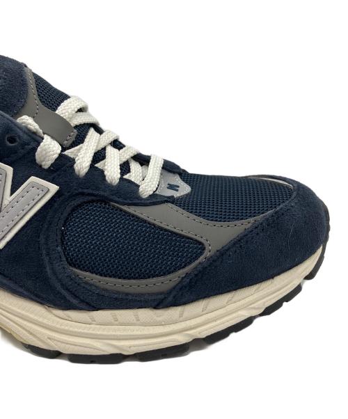 NEW BALANCE（ニューバランス）NEW BALANCE (ニューバランス) M2002RCA ネイビー×ベージュ サイズ:25.5cmの古着・服飾アイテム