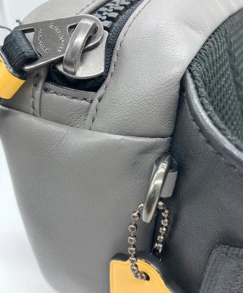 COACH（コーチ）COACH (コーチ) ボディーバッグ グレー×ブラックの古着・服飾アイテム