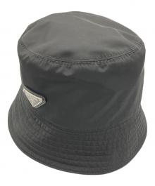 PRADA（プラダ）の古着「トライアングルロゴバケットハット」｜ブラック