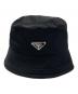PRADA (プラダ) トライアングルロゴバケットハット ブラック サイズ:XXL：35000円