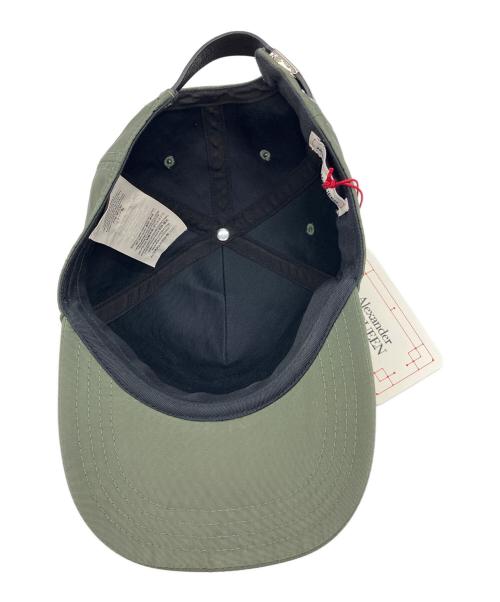 ALEXANDER McQUEEN（アレキサンダーマックイーン）ALEXANDER McQUEEN (アレキサンダーマックイーン) キャップ オリーブ サイズ:M 58cmの古着・服飾アイテム