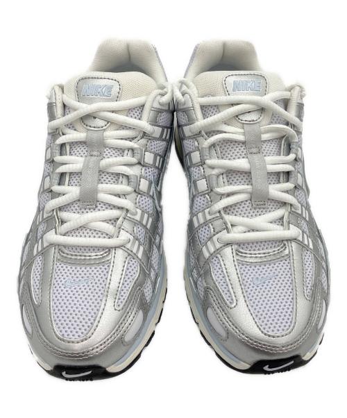 NIKE（ナイキ）NIKE (ナイキ) P-6000 ホワイト×シルバー サイズ:25cm 未使用品の古着・服飾アイテム
