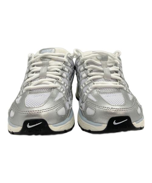 NIKE（ナイキ）NIKE (ナイキ) P-6000 ホワイト×シルバー サイズ:25cm 未使用品の古着・服飾アイテム