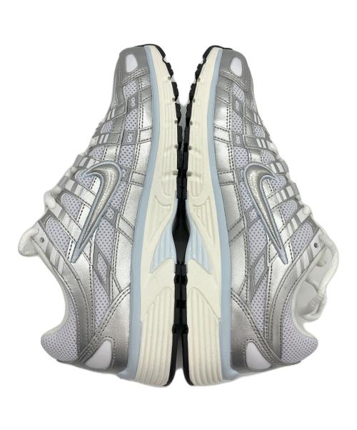 NIKE（ナイキ）NIKE (ナイキ) P-6000 ホワイト×シルバー サイズ:25cm 未使用品の古着・服飾アイテム