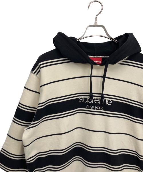 SUPREME（シュプリーム）SUPREME (シュプリーム) プルオーバーパーカー ホワイト×ブラック サイズ:SIZ Freeの古着・服飾アイテム