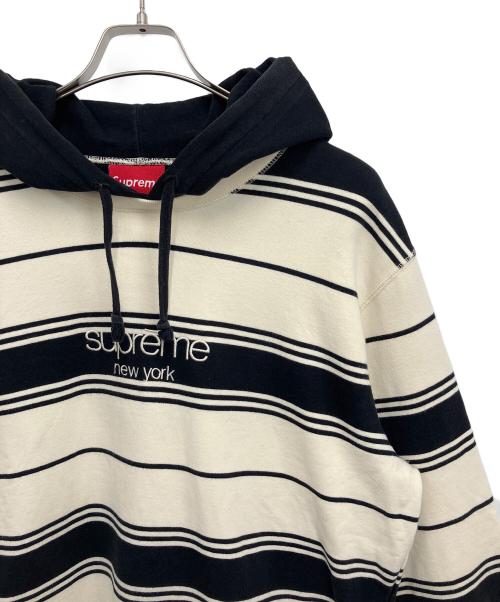 SUPREME（シュプリーム）SUPREME (シュプリーム) プルオーバーパーカー ホワイト×ブラック サイズ:SIZ Freeの古着・服飾アイテム