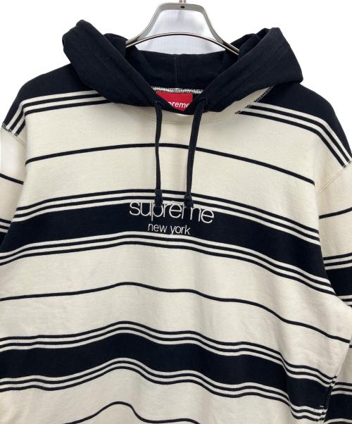 SUPREME（シュプリーム）SUPREME (シュプリーム) プルオーバーパーカー ホワイト×ブラック サイズ:SIZ Freeの古着・服飾アイテム
