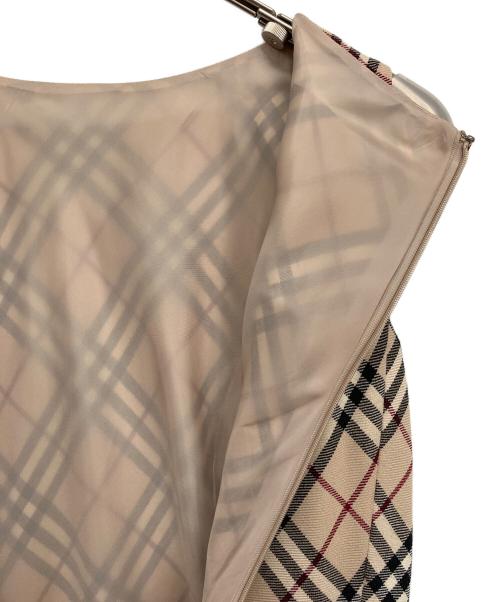 BURBERRY BLUE LABEL（バーバリー ブルー レーベル）BURBERRY BLUE LABEL (バーバリー ブルー レーベル) ノースリーブワンピース ベージュ×ブラック サイズ:38の古着・服飾アイテム
