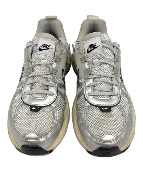 NIKE（ナイキ）NIKE (ナイキ) V2K RUN シルバー サイズ:28.5cmの古着・服飾アイテム