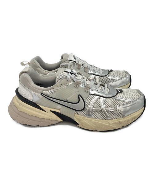 NIKE（ナイキ）NIKE (ナイキ) V2K RUN シルバー サイズ:28.5cmの古着・服飾アイテム