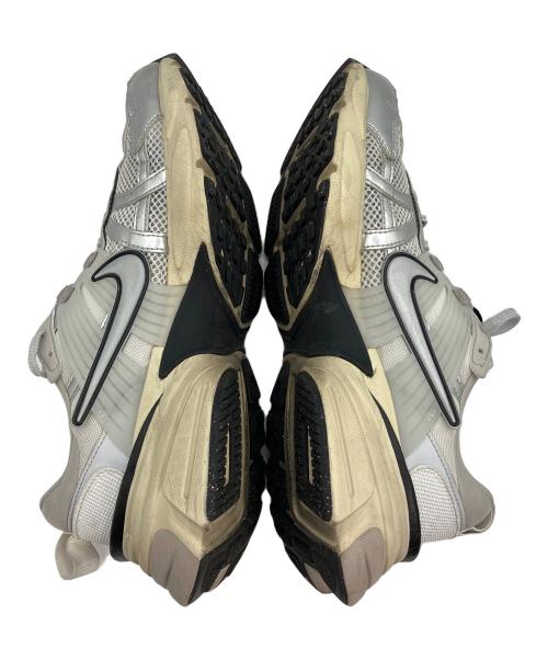 NIKE（ナイキ）NIKE (ナイキ) V2K RUN シルバー サイズ:28.5cmの古着・服飾アイテム