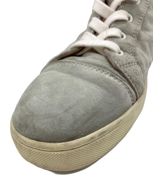 Christian Louboutin（クリスチャン・ルブタン）Christian Louboutin (クリスチャン・ルブタン) LOUIS FLAT VEAU VELOURS グレー×ホワイト サイズ:SIZE 43の古着・服飾アイテム
