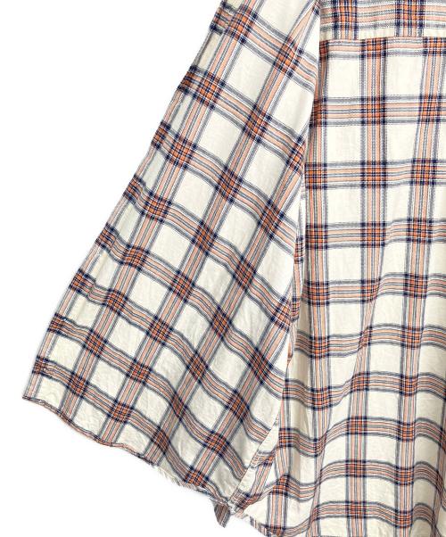 DIESEL（ディーゼル）DIESEL (ディーゼル) パーカー ベージュ サイズ:44の古着・服飾アイテム