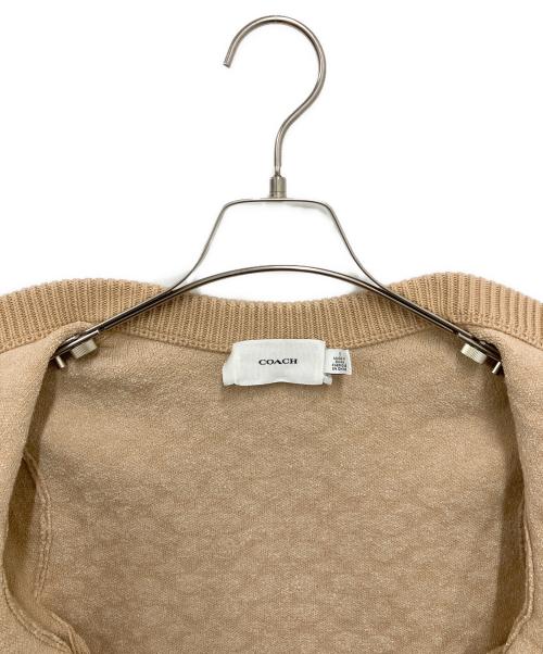 COACH（コーチ）COACH (コーチ) OBSERVED BY US (オブザーブド バイ アス) 厚手カーディガン ベージュ サイズ:Sの古着・服飾アイテム
