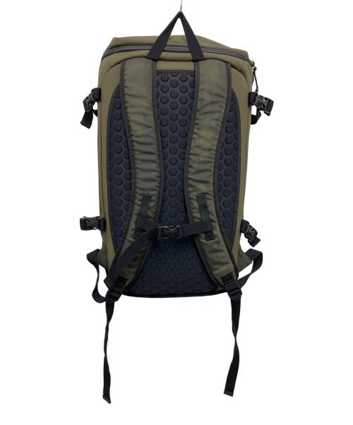 MONCLER（モンクレール）MONCLER (モンクレール) FRAGMENT DESIGN (フラグメントデザイン) ZAINO BACKPACK カーキの古着・服飾アイテム