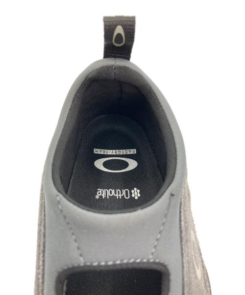 OAKLEY（オークリー）OAKLEY (オークリー) OAKLEY FACTORY TEAM FLESH SANDAL グレー サイズ:US 6.5の古着・服飾アイテム