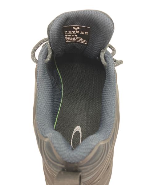 OAKLEY（オークリー）OAKLEY (オークリー) Oakley Strike ブラック×ネイビー サイズ:US 9.0の古着・服飾アイテム