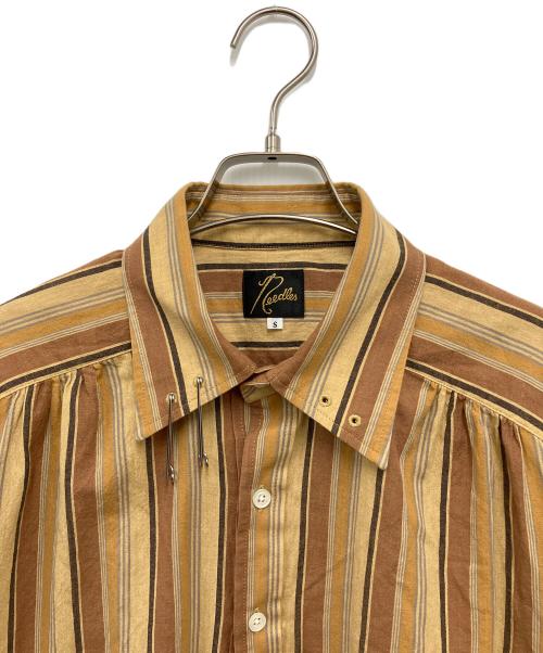 Needles（ニードルズ）Needles (ニードルズ) 長袖シャツ ベージュ×ブラウン サイズ:Sの古着・服飾アイテム