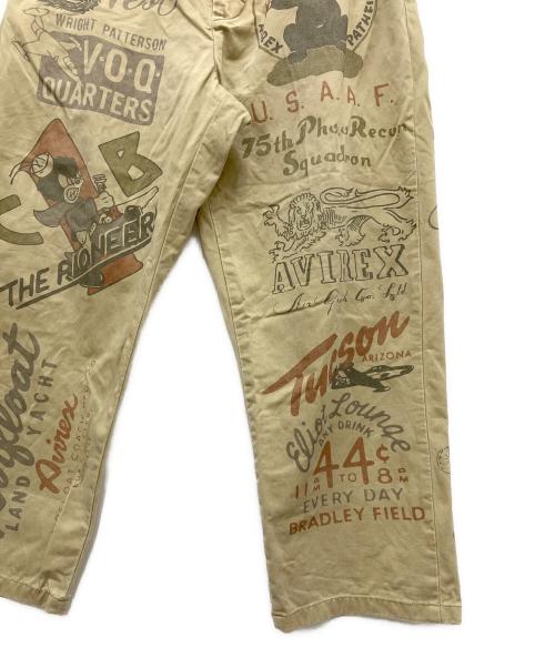 AVIREX（アヴィレックス）AVIREX (アヴィレックス) 60’s ARMY CHINO PANTS ”ARCHIVE GRAPHIC カーキ サイズ:Lの古着・服飾アイテム