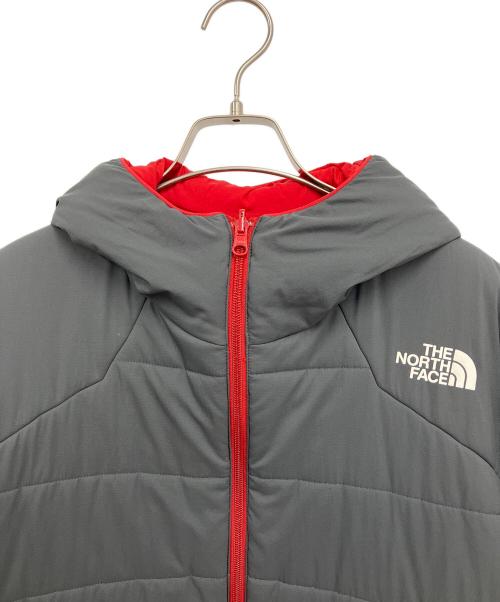 THE NORTH FACE（ザ ノース フェイス）THE NORTH FACE (ザ ノース フェイス) リバーシブルエニータイムインサレーテッドフーディ グレー×レッド サイズ:XLの古着・服飾アイテム