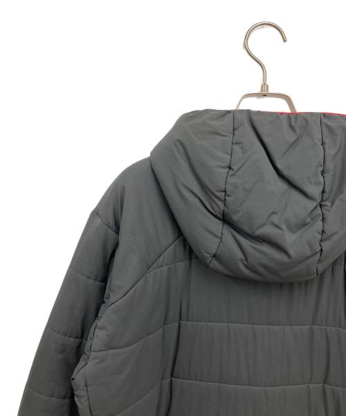 THE NORTH FACE（ザ ノース フェイス）THE NORTH FACE (ザ ノース フェイス) リバーシブルエニータイムインサレーテッドフーディ グレー×レッド サイズ:XLの古着・服飾アイテム