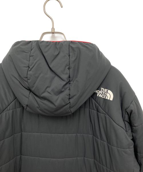 THE NORTH FACE（ザ ノース フェイス）THE NORTH FACE (ザ ノース フェイス) リバーシブルエニータイムインサレーテッドフーディ グレー×レッド サイズ:XLの古着・服飾アイテム