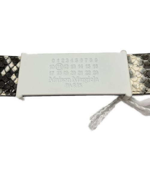 Maison Margiela（メゾンマルジェラ）Maison Margiela (メゾンマルジェラ) ロゴプレート付きレザーベルト ブラック×ホワイト サイズ:Sの古着・服飾アイテム