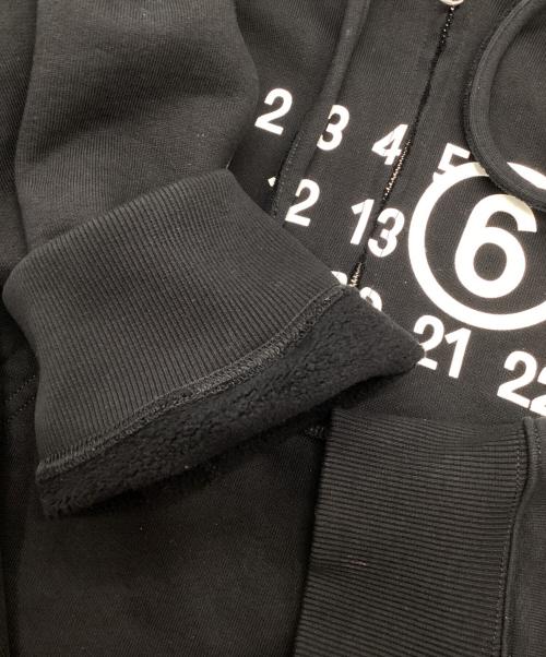 MM6 Maison Margiela（エムエムシックスメゾンマルジェラ）MM6 Maison Margiela (エムエムシックスメゾンマルジェラ) ハーフジップフーディ ブラック サイズ:Mの古着・服飾アイテム