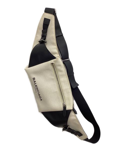 BALENCIAGA（バレンシアガ）BALENCIAGA (バレンシアガ) ボディーバッグ アイボリー×ブラックの古着・服飾アイテム
