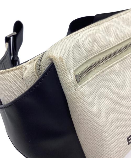 BALENCIAGA（バレンシアガ）BALENCIAGA (バレンシアガ) ボディーバッグ アイボリー×ブラックの古着・服飾アイテム
