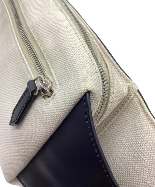 BALENCIAGA（バレンシアガ）BALENCIAGA (バレンシアガ) ボディーバッグ アイボリー×ブラックの古着・服飾アイテム