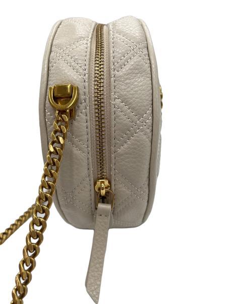 THE MARC JACOBS（ザマークジェイコブス）THE MARC JACOBS (ザマークジェイコブス) THE STATUS ROUND CROSSBODY ベージュ×ゴールドの古着・服飾アイテム